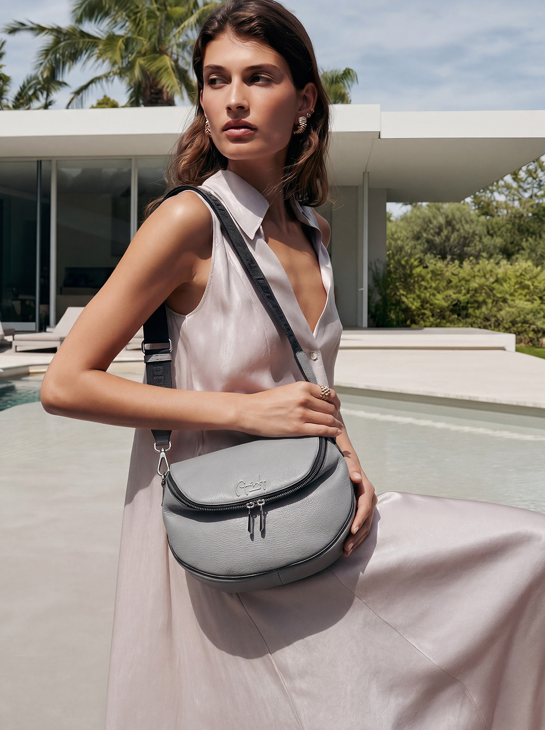 сумка через плечо от Renato Angi серого цвета с клапаном на молнии