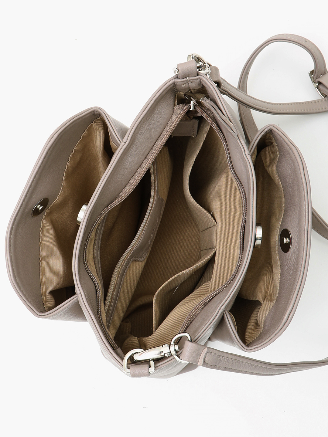 Базовая кросс-боди на плечо с круглой фирменной фурнитурой от FOLLE оттенка тауп