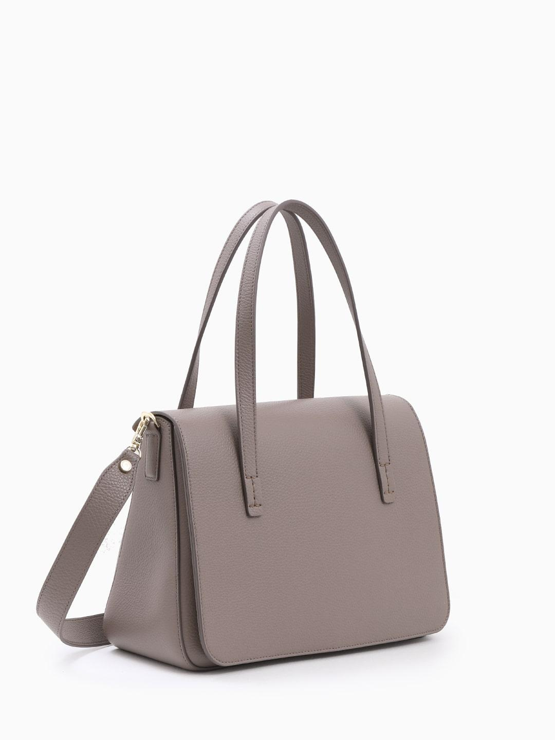 Cумка-тоут жёсткой формы с двумя ручками и ромбовидной фурнитурой от Gironacci в цвете тауп