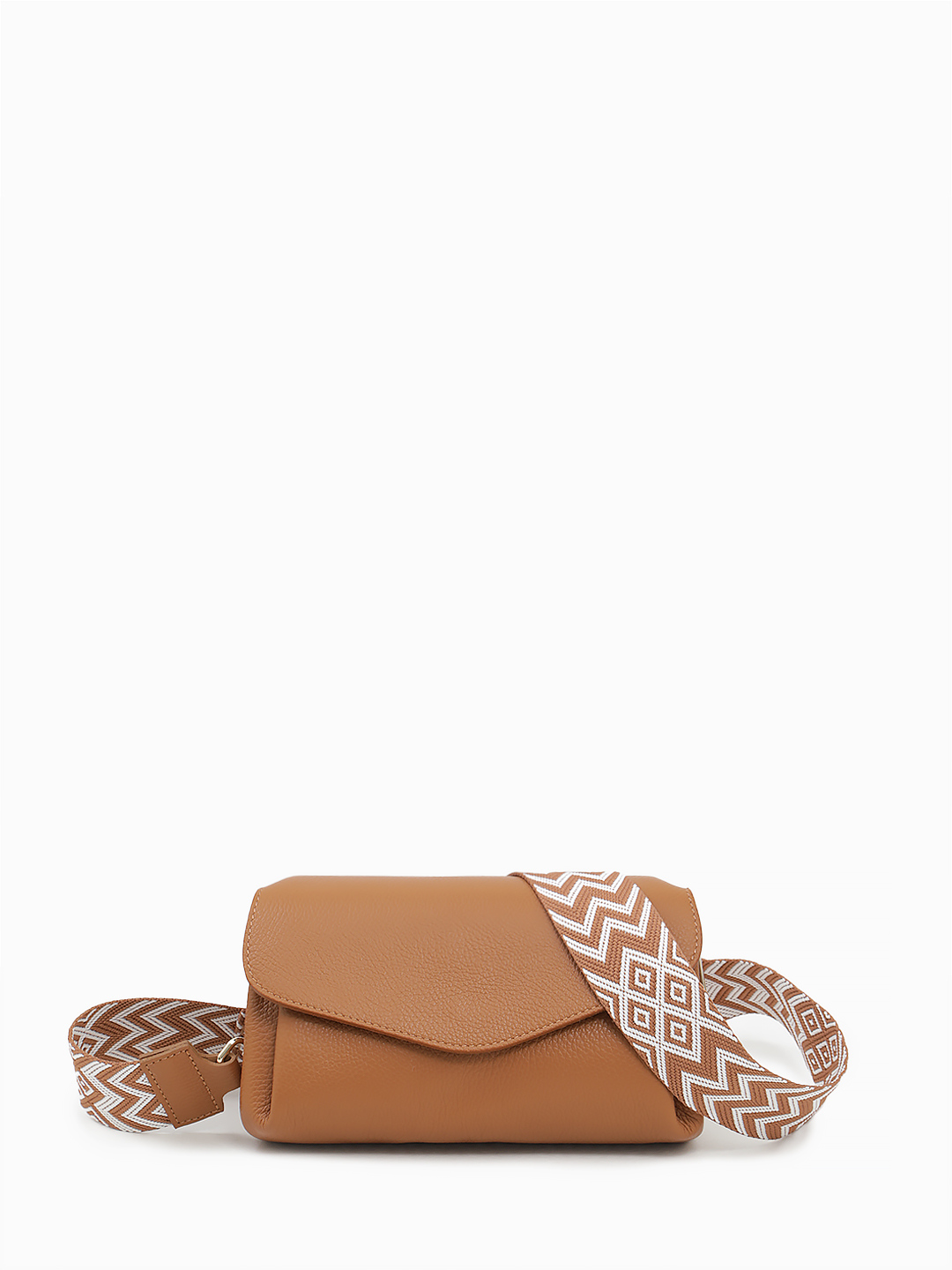 Кросс-боди с треугольным клапаном и текстильным этно ремнём от FOLLE в рыжем цвете