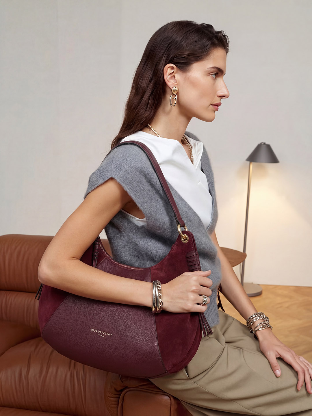 Сумка-мешок от Nannini из комбинации натуральной кожи и замши бордового цвета