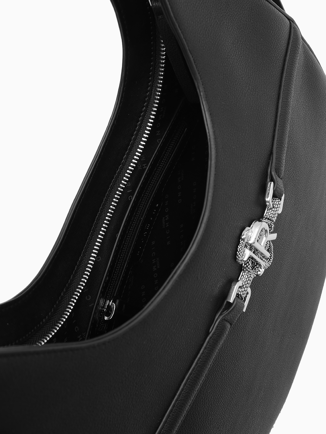 Сумка-мешок от John Richmond с именной металлической эмблемой