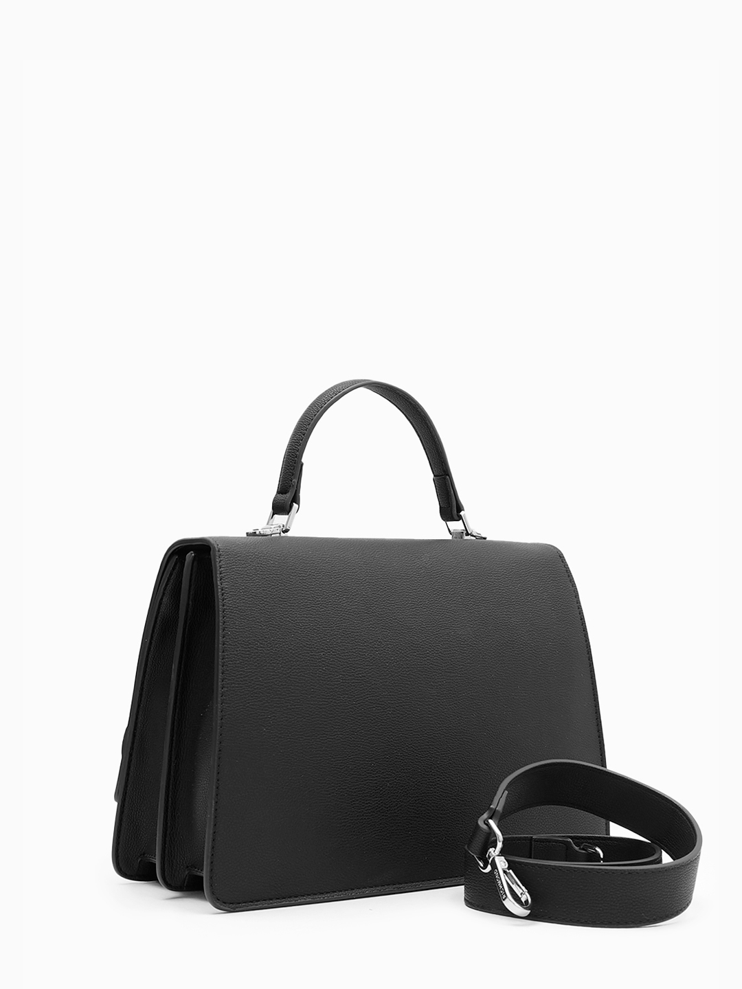 Сумка от John Richmond с именной металлической эмблемой в черном цвете