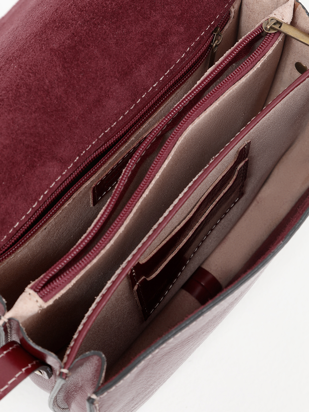 Полукруглая кросс-боди с регулируемым ремнём от FOLLE из кожи vacchetta бордового цвета