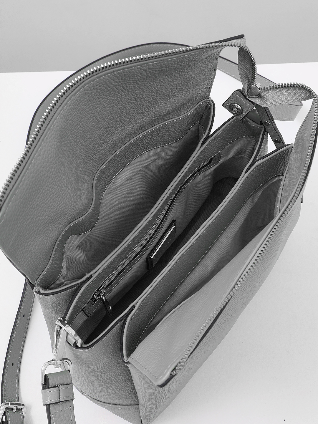 Серая кросс-боди на плечо с металлическими буквами Vanessa Scani