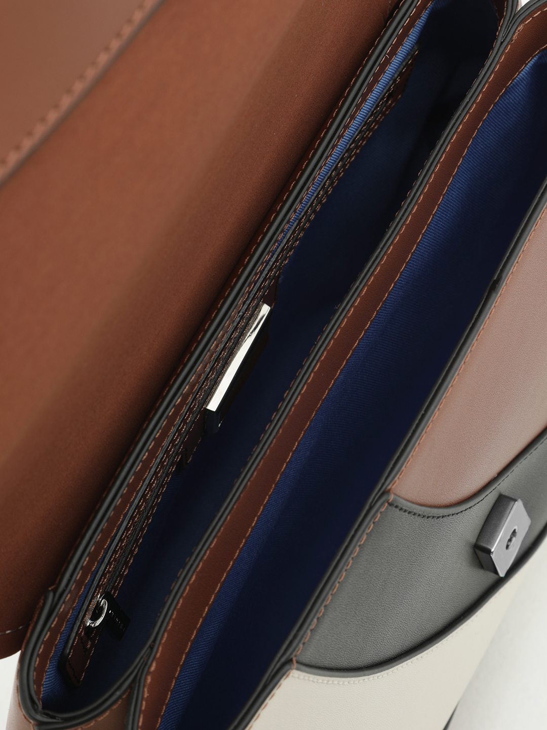 Сэтчел от Cromia в натуральной коричневой коже в стиле колор-блок с плетеной ручкой