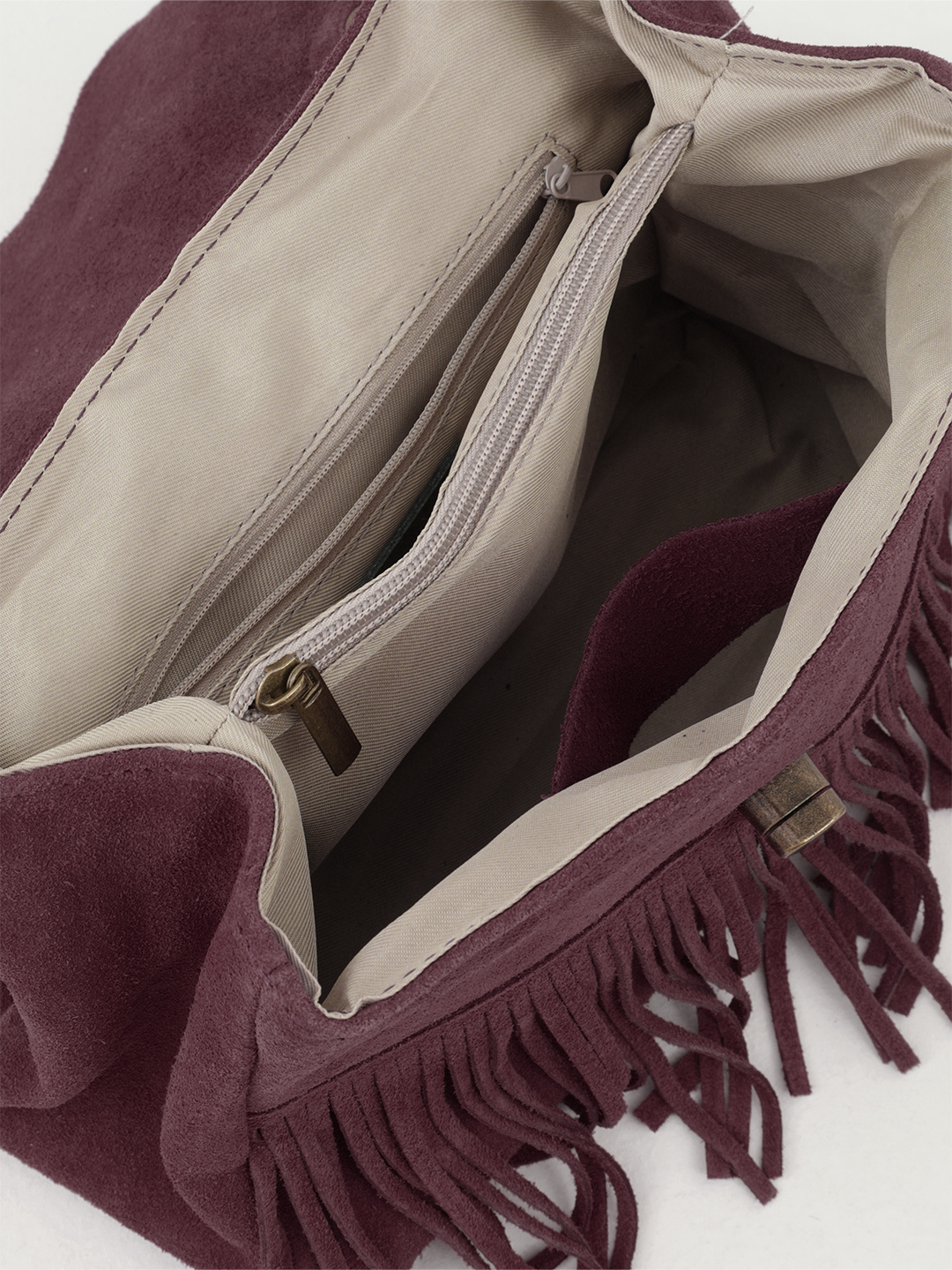 Сумка-сэтчел из натуральной замши бордового оттенка с бахромой от FOLLE