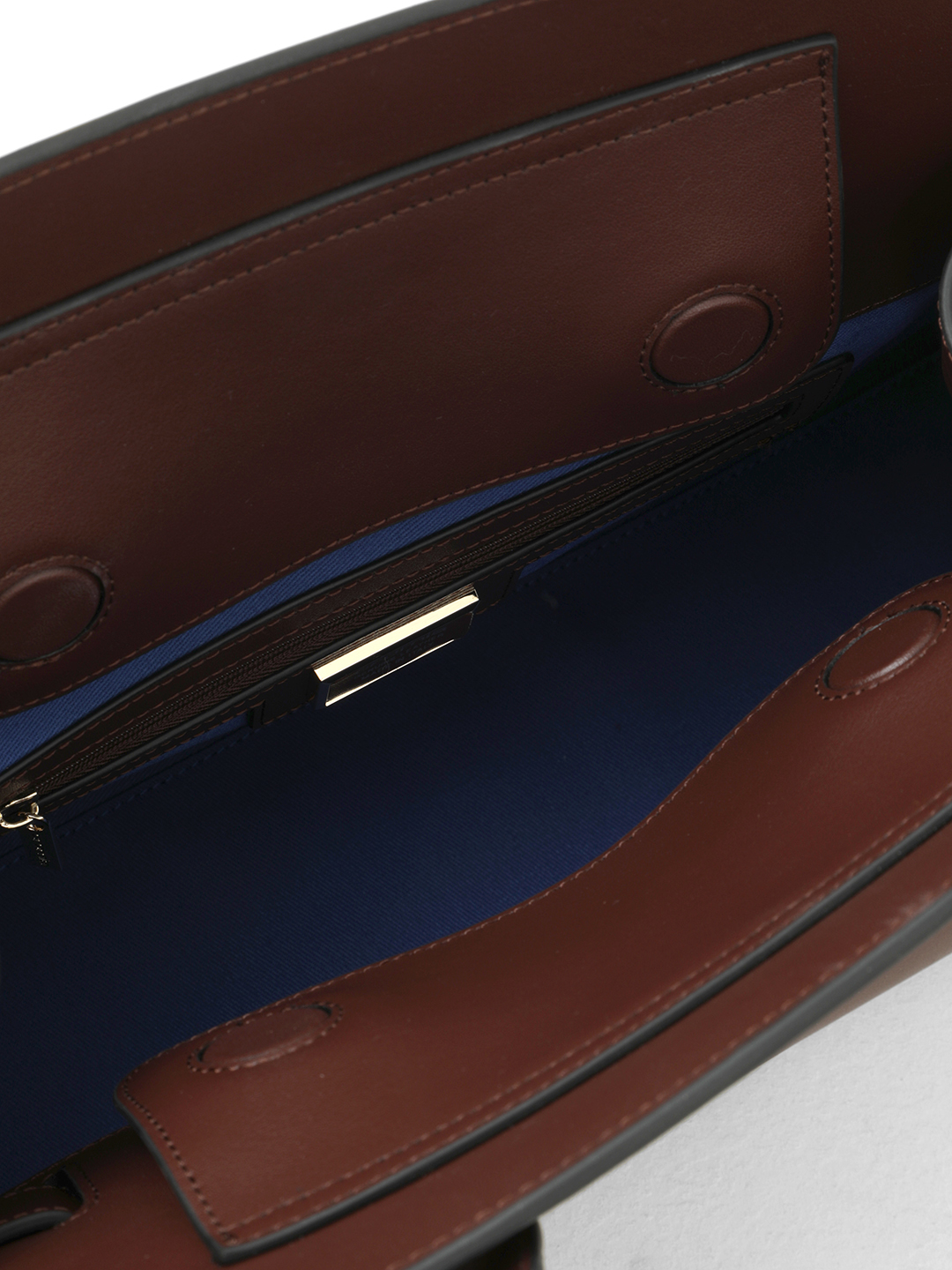 Тоут от Cromia в натуральной гладкой коже коричневого цвета с фурнитурой в виде пряжки