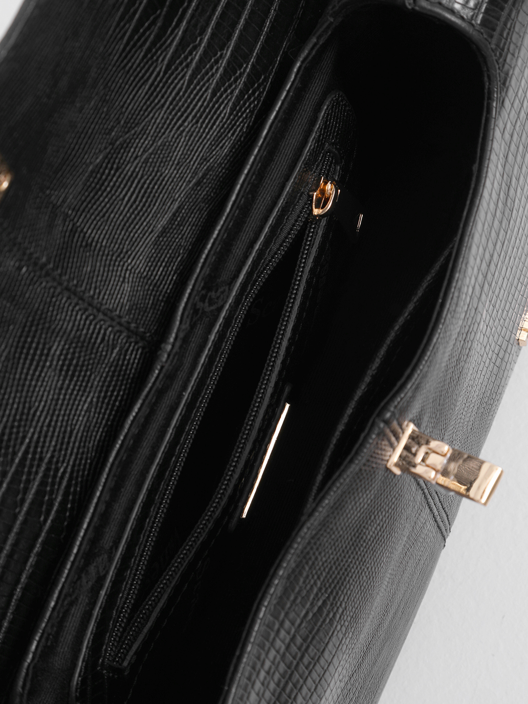 Сумка-портфель с тиснением и металлическим логотипом Vanessa Scani в чёрном цвете