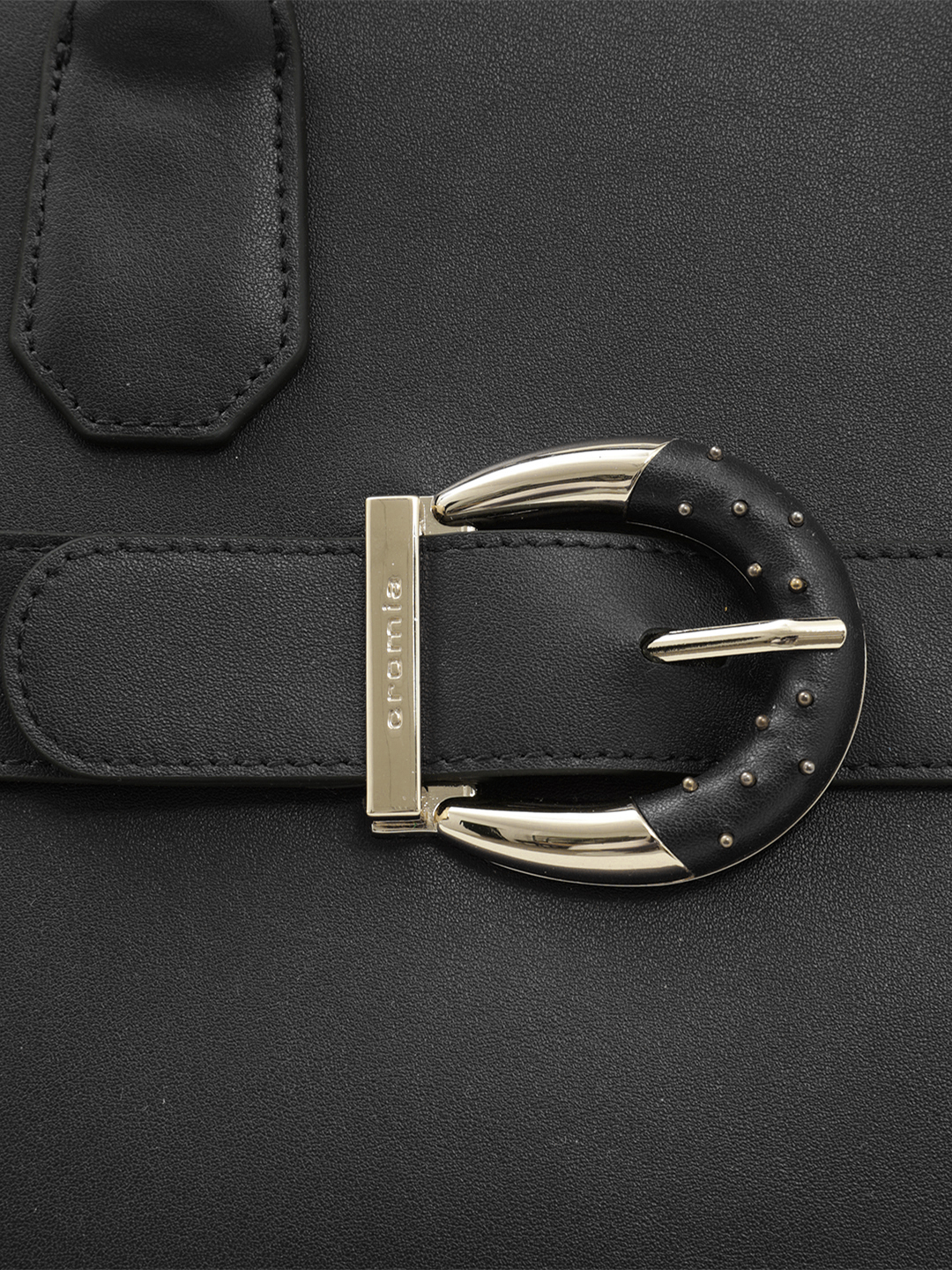 Тоут от Cromia в натуральной гладкой коже черного цвета с фурнитурой в виде пряжки