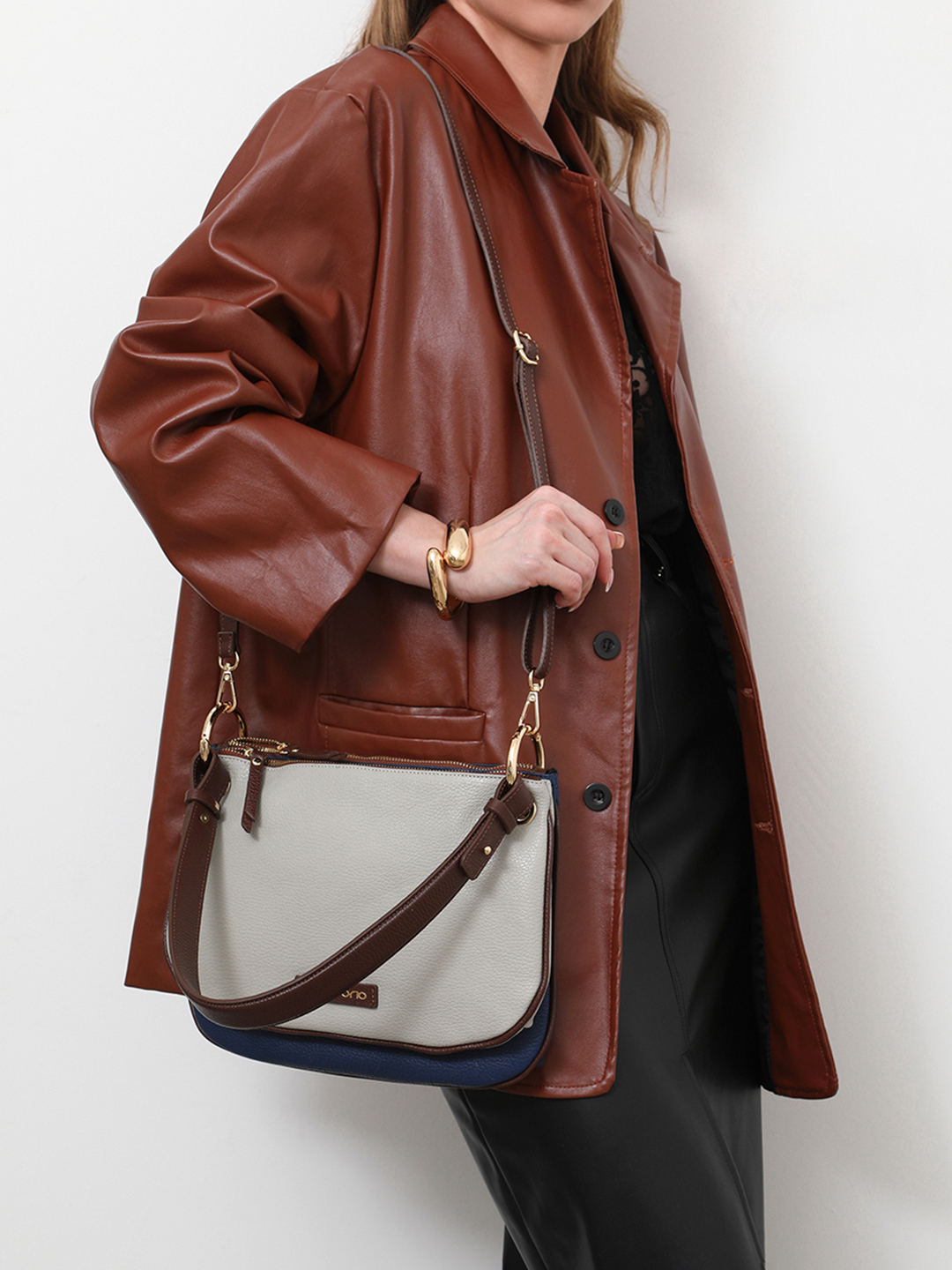 Двойная сумка на плечо с брендовым патчем Di Gregorio в сочетании василькового и серого оттенков