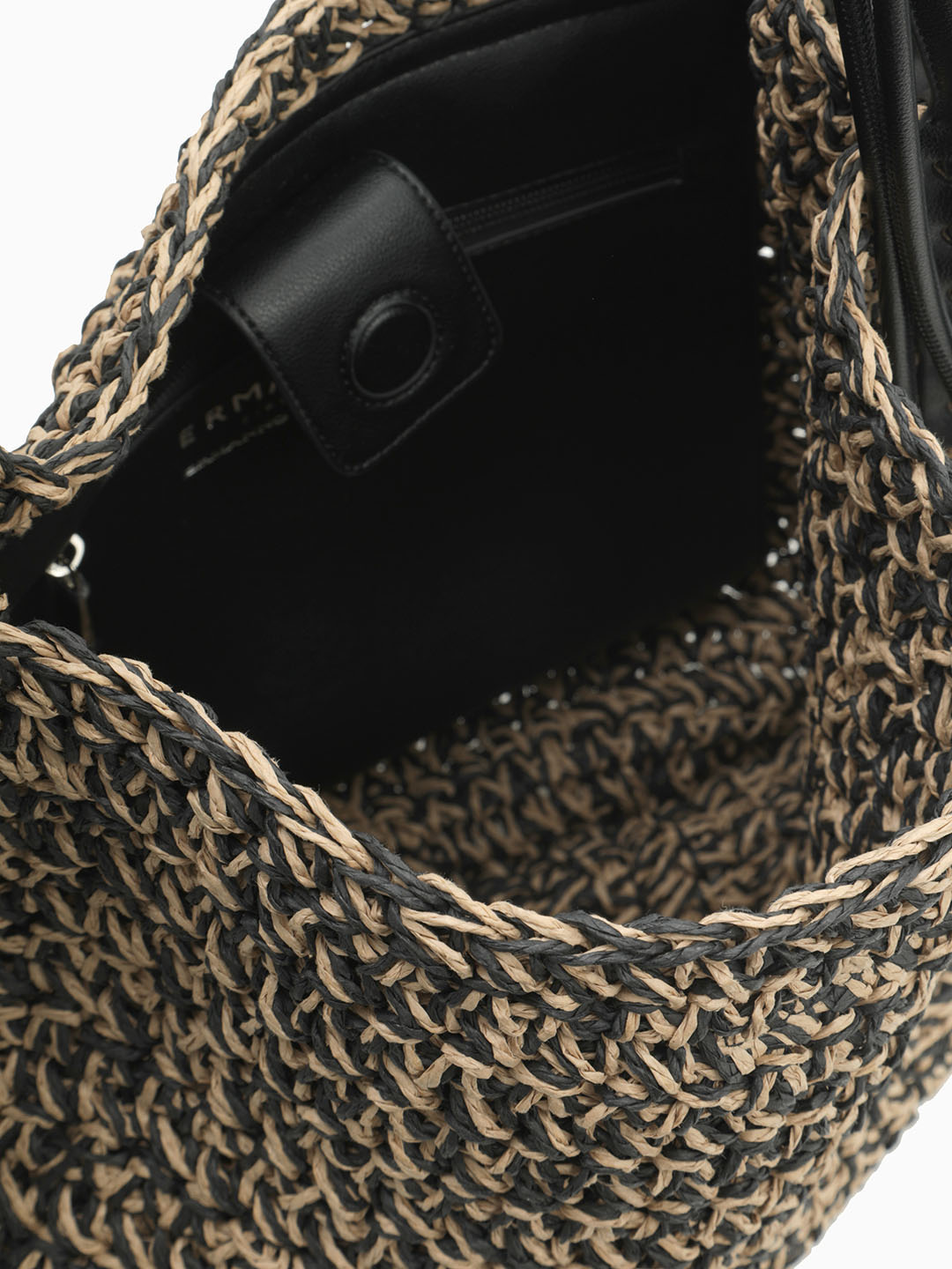 Большая сумка-мешок из бежевой и черной рафии от Ermanno Firenze с плетеной ручкой