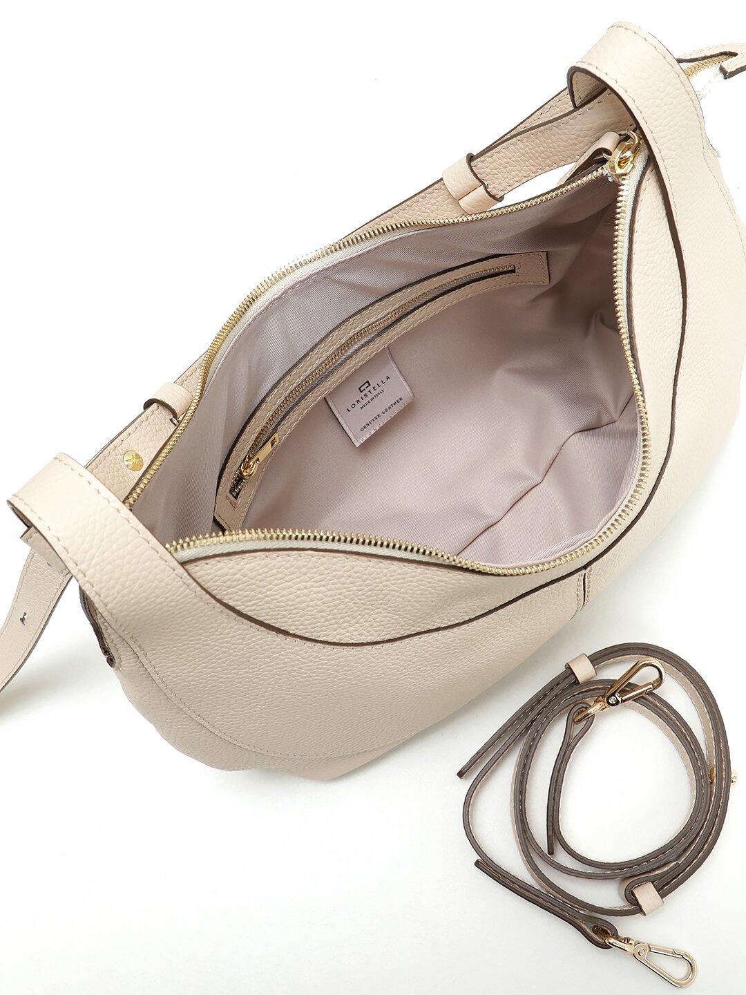 Небольшая сумка-хобо от Loristella из натуральной зернистой кожи бежевого цвета