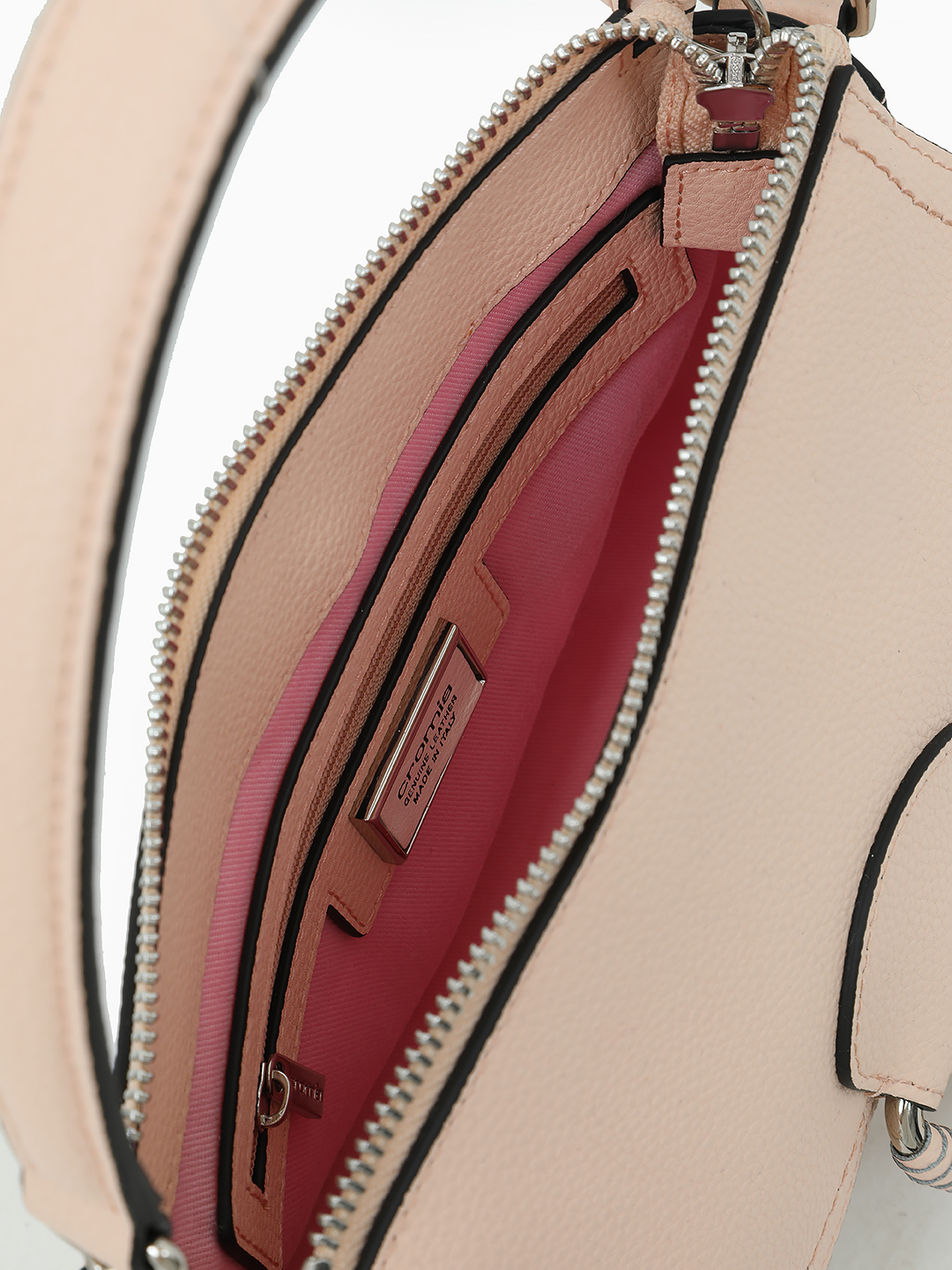 Небольшая кросс-боди с дополнительными карманами от CROMIA в пудровом оттенке