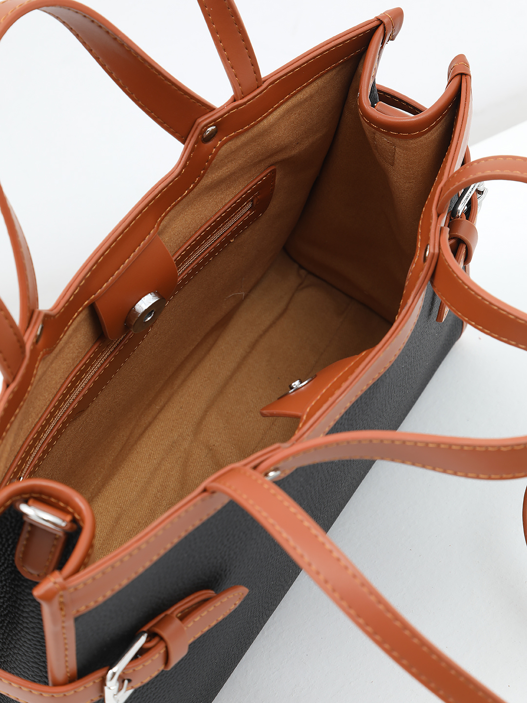 Сумка с двумя парами ручек и контрастными вставками от IVORY чёрного цвета