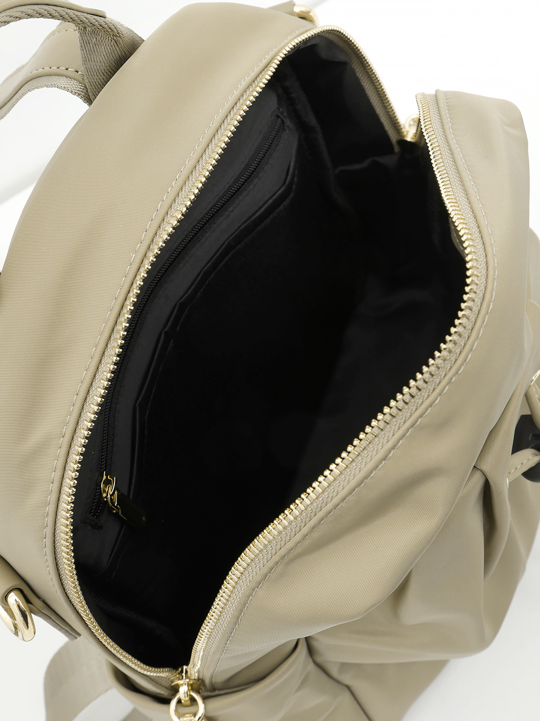 Болоньевый рюкзак оливкового оттенка от Ivory c карманом на затяжке