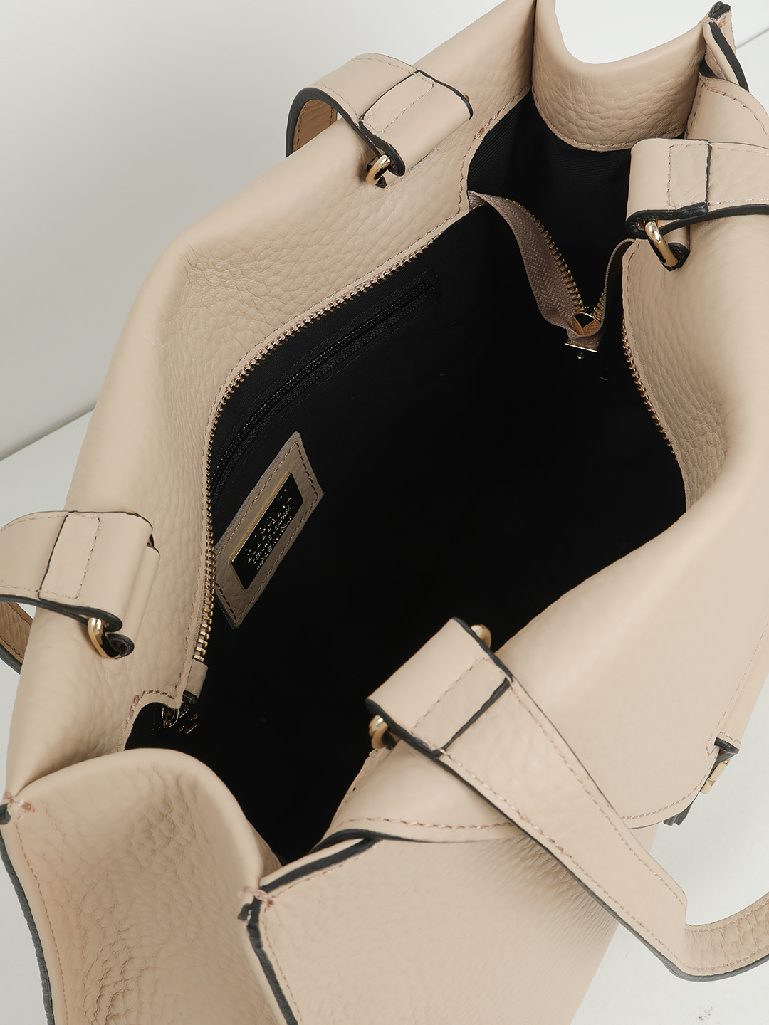 Сумка-тоут на плечо с длинными ручками от RIPANI в нюдовом цвете