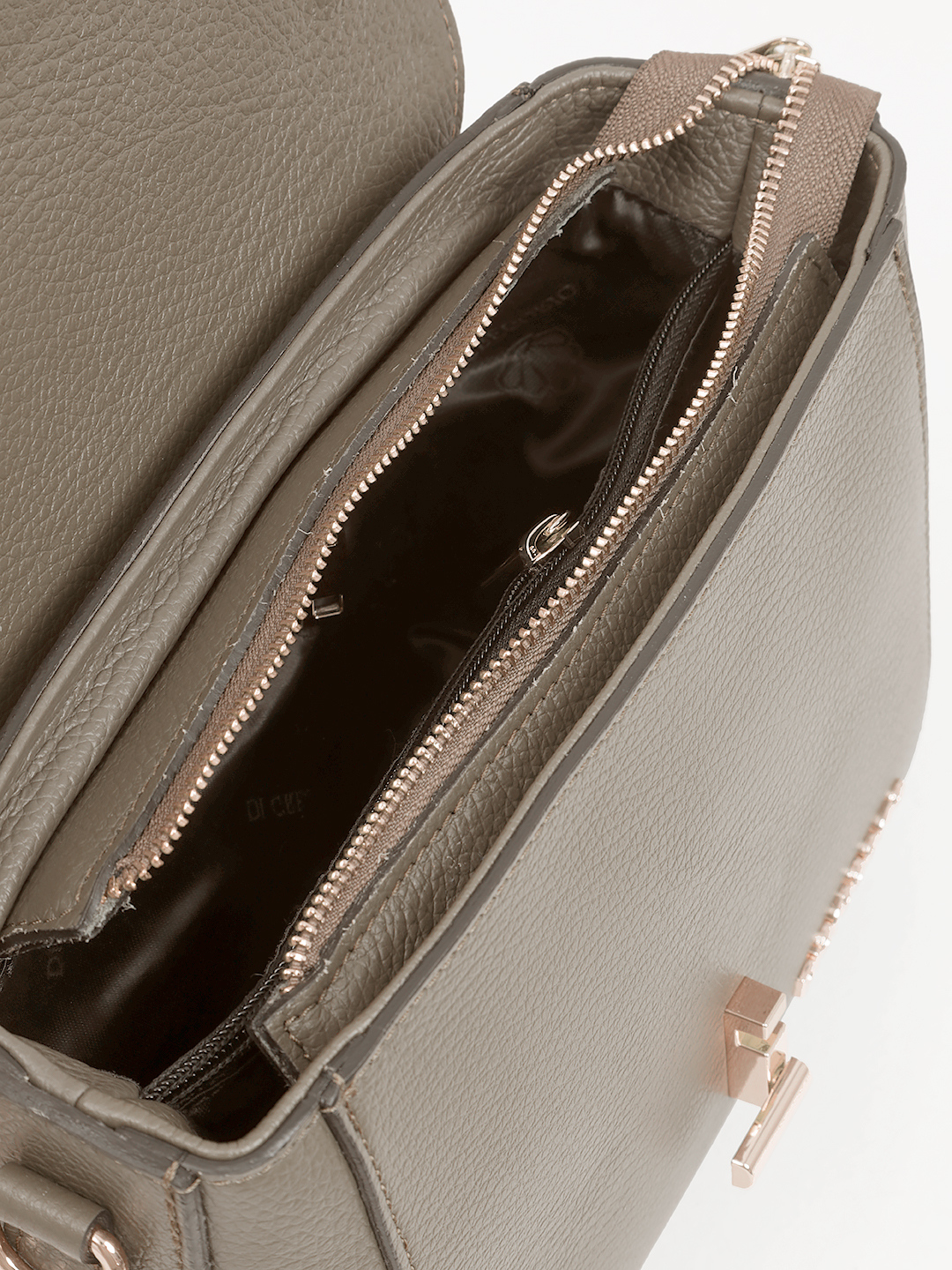 Сумка-сэтчел с поворотной золотистой фурнитурой от Di Gregorio в оттенке тауп