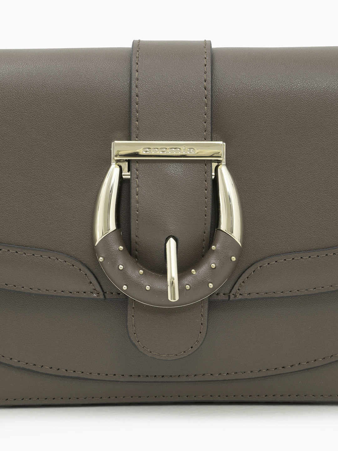 Багет от Cromia в натуральной гладкой коже бежевого цвета с фурнитурой в виде пряжки