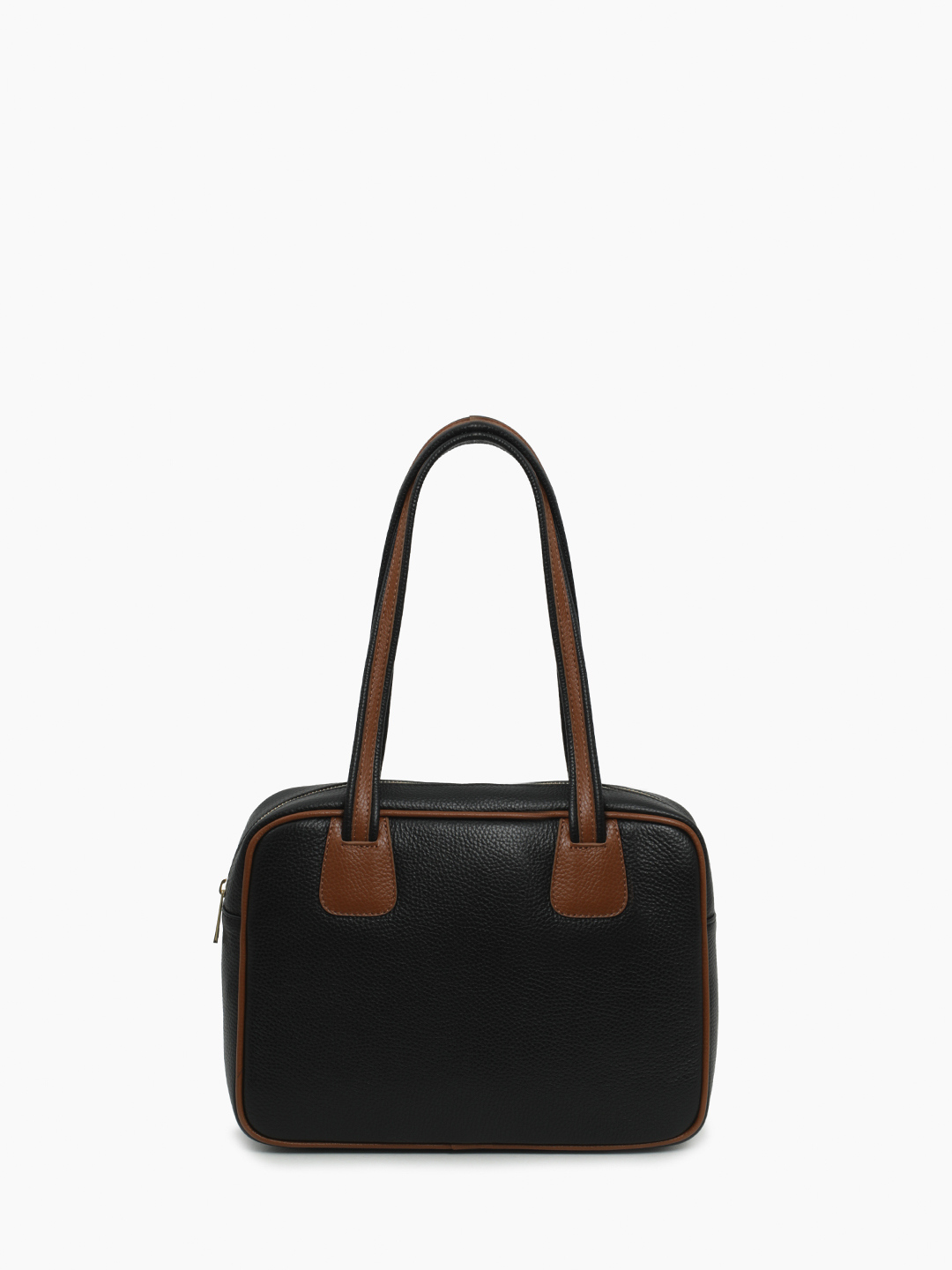 Чёрная сумка в размере М с золотистой фурнитурой от FOLLE