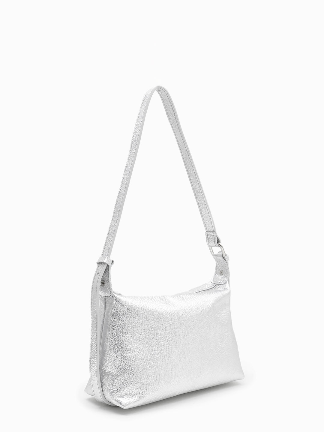 Сумка-багет мягкой формы с регулирующейся ручкой от BE NICE из натуральной кожи в серебристом цвете