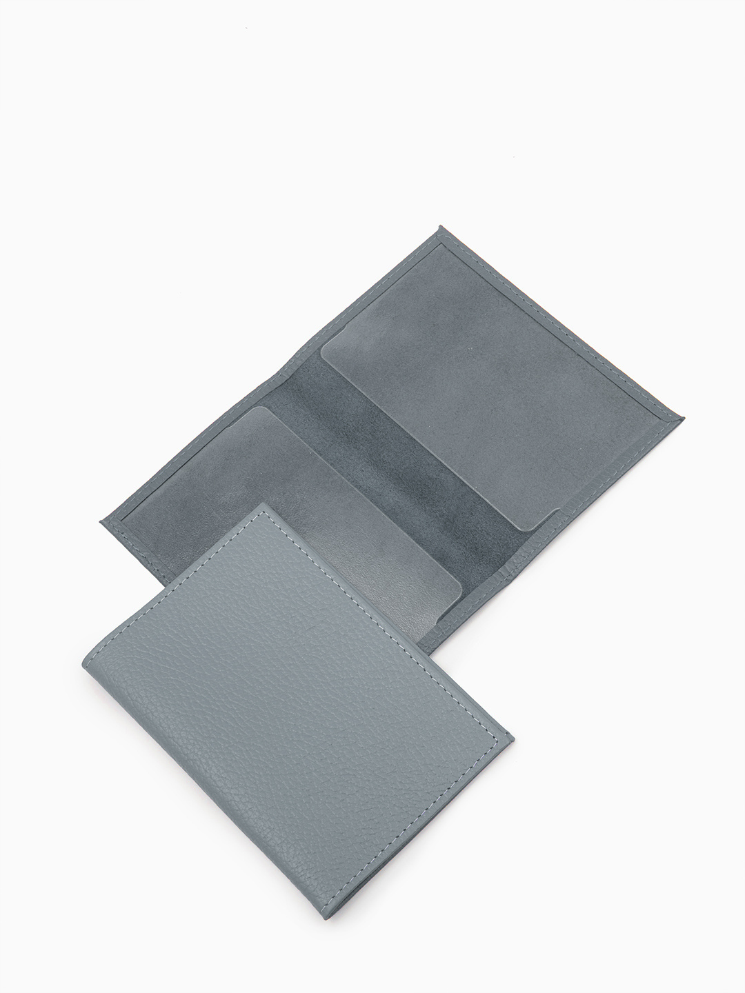 Обложка из натуральной кожи от бренда Alessandro Beato в сером цвете