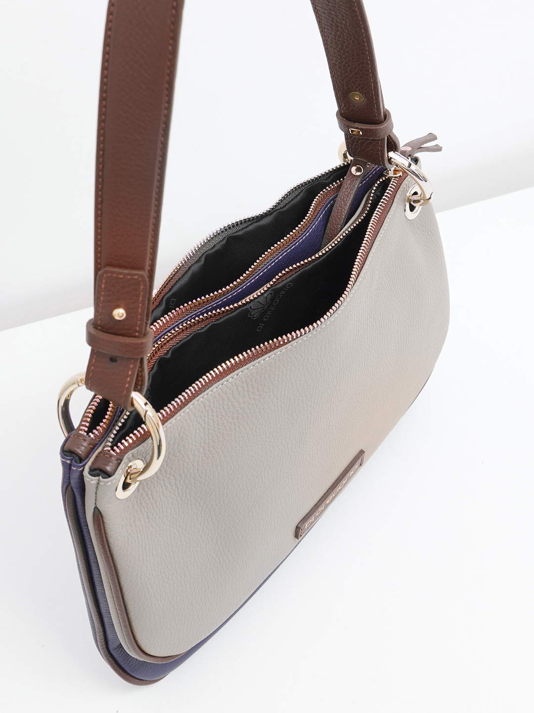 Двойная сумка на плечо с брендовым патчем Di Gregorio в сочетании василькового и серого оттенков