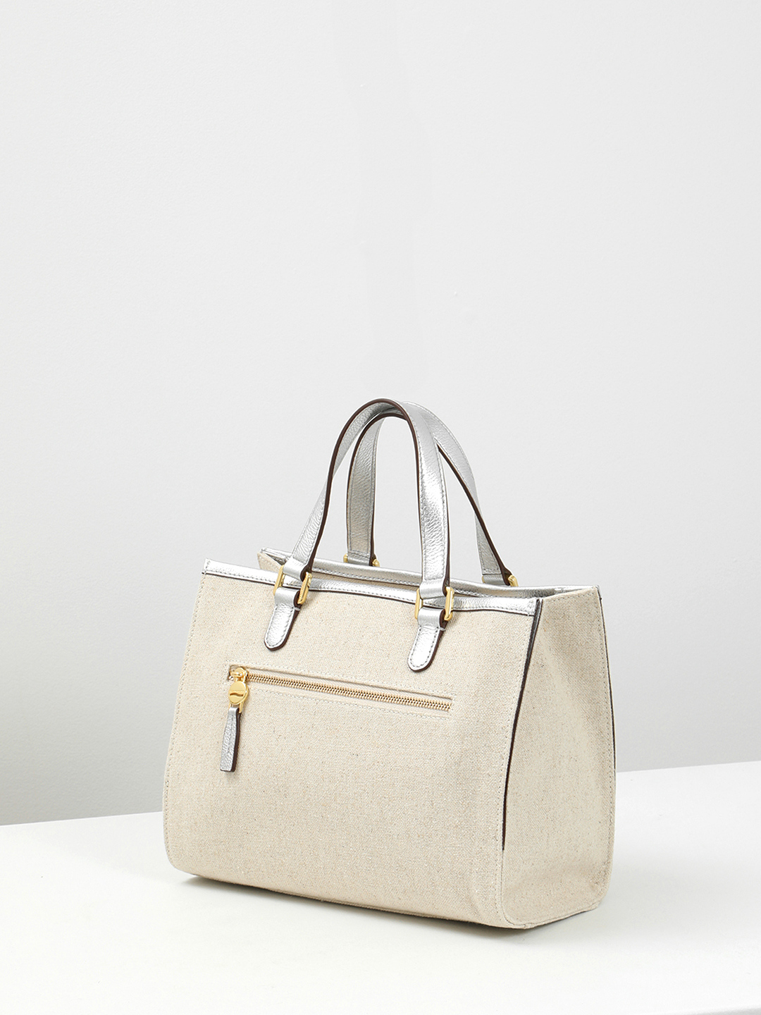 Сумка-тоут с логотипом на внешнем кармане от NANNINI из текстиля и натуральной кожи серебристого оттенка