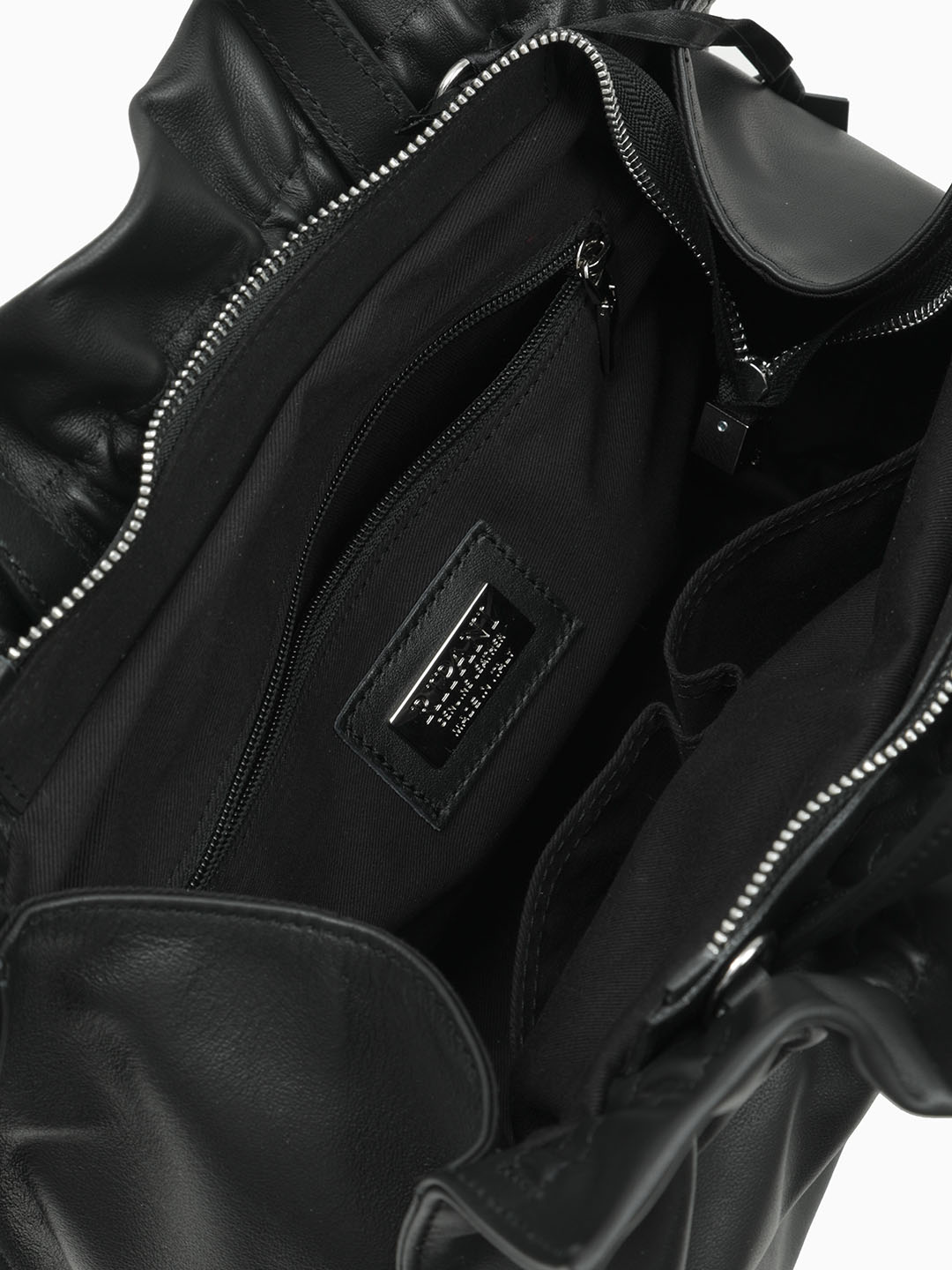 Сумка от Ripani из натуральной мелкозернистой кожи черного цвета