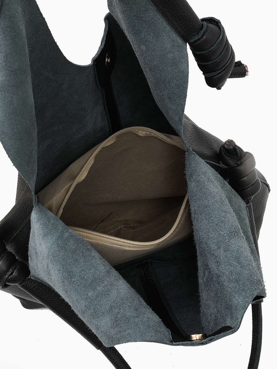 Чёрная сумка-мешок с кожаными узлами на ручках от FOLLE