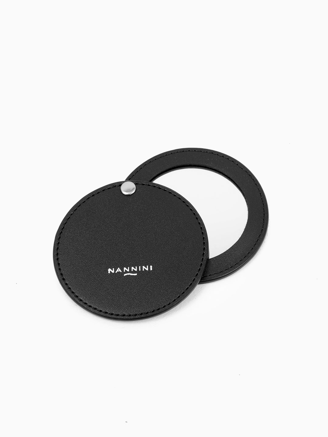 Сумка через плечо с двумя ручками и клепками в коричневом цвете