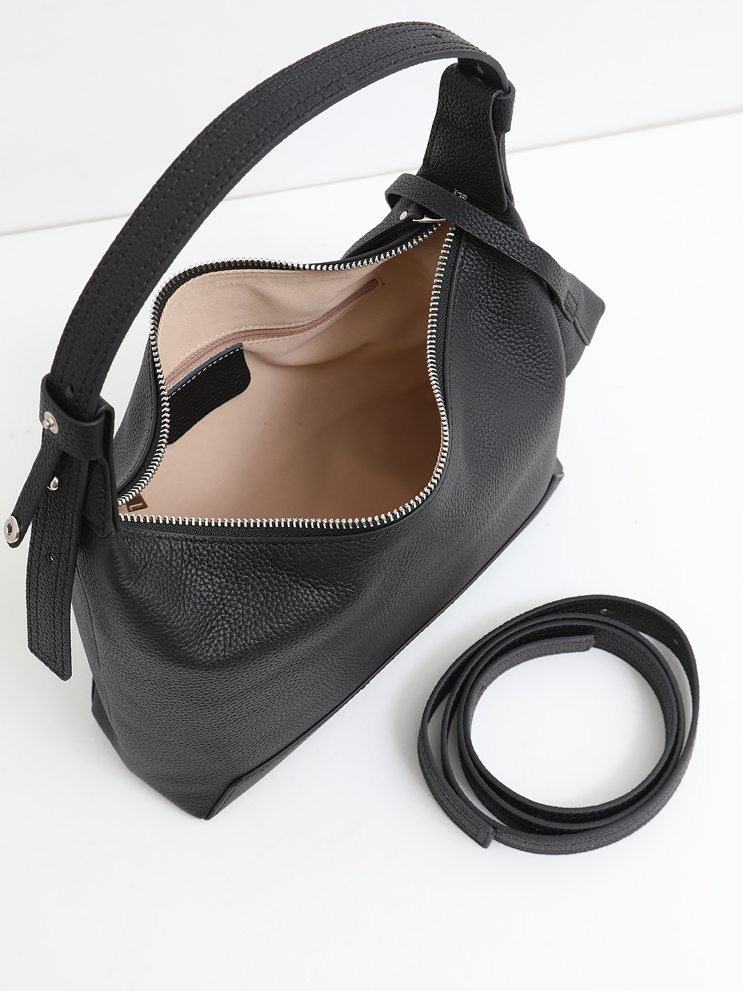 Чёрная сумка-хобо в размере М с дополнительной микро-сумкой от IVORY