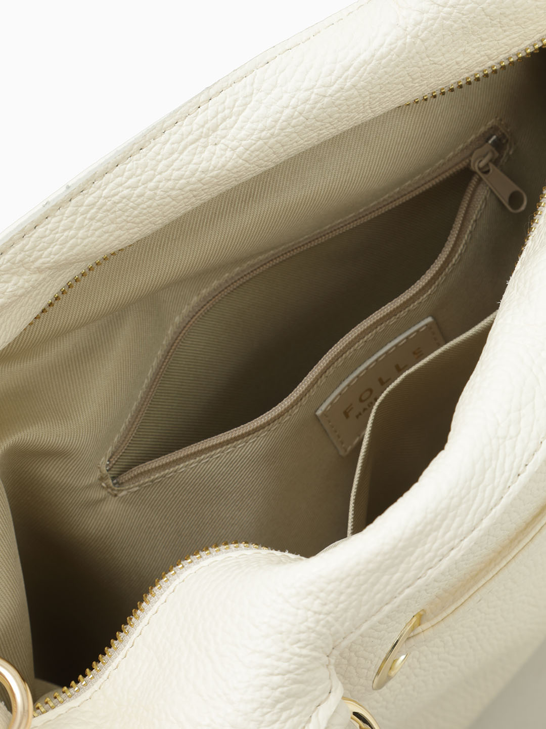 Сумка от Be Nice с декоративным карманом спереди и кистями из натуральной кожи бежевого цвета