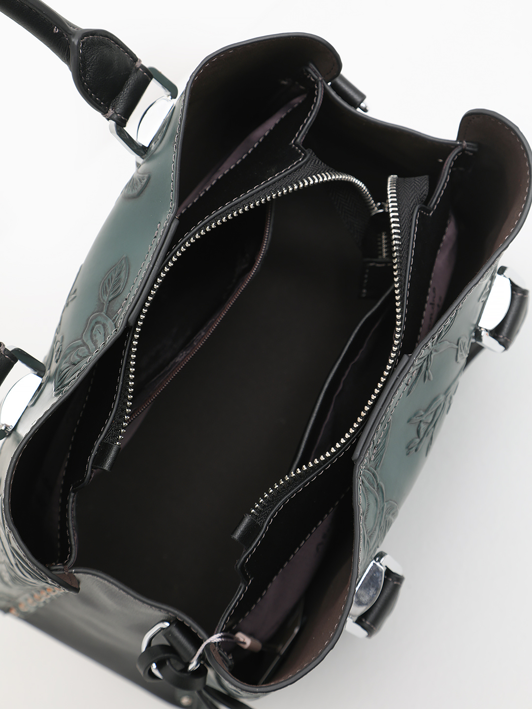 Классическая сумка с объёмным тиснением и металлическими буквами Alessandro Beato в зелёном цвете