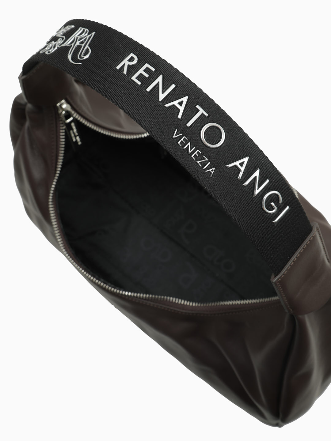 Длинная сумка с металлическим логотипом на широкой ручке от Renato Angi из коричневой кожи