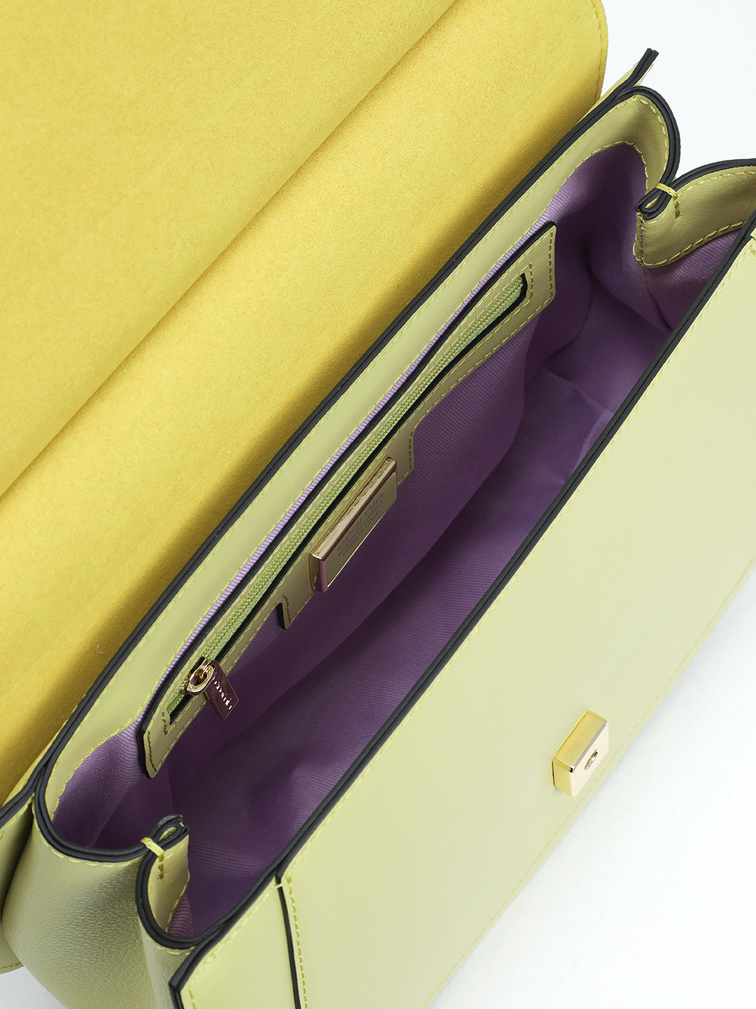 Сумка закругленной формы с одной ручкой и пряжкой на клапане от Cromia из натуральной салатовой кожи